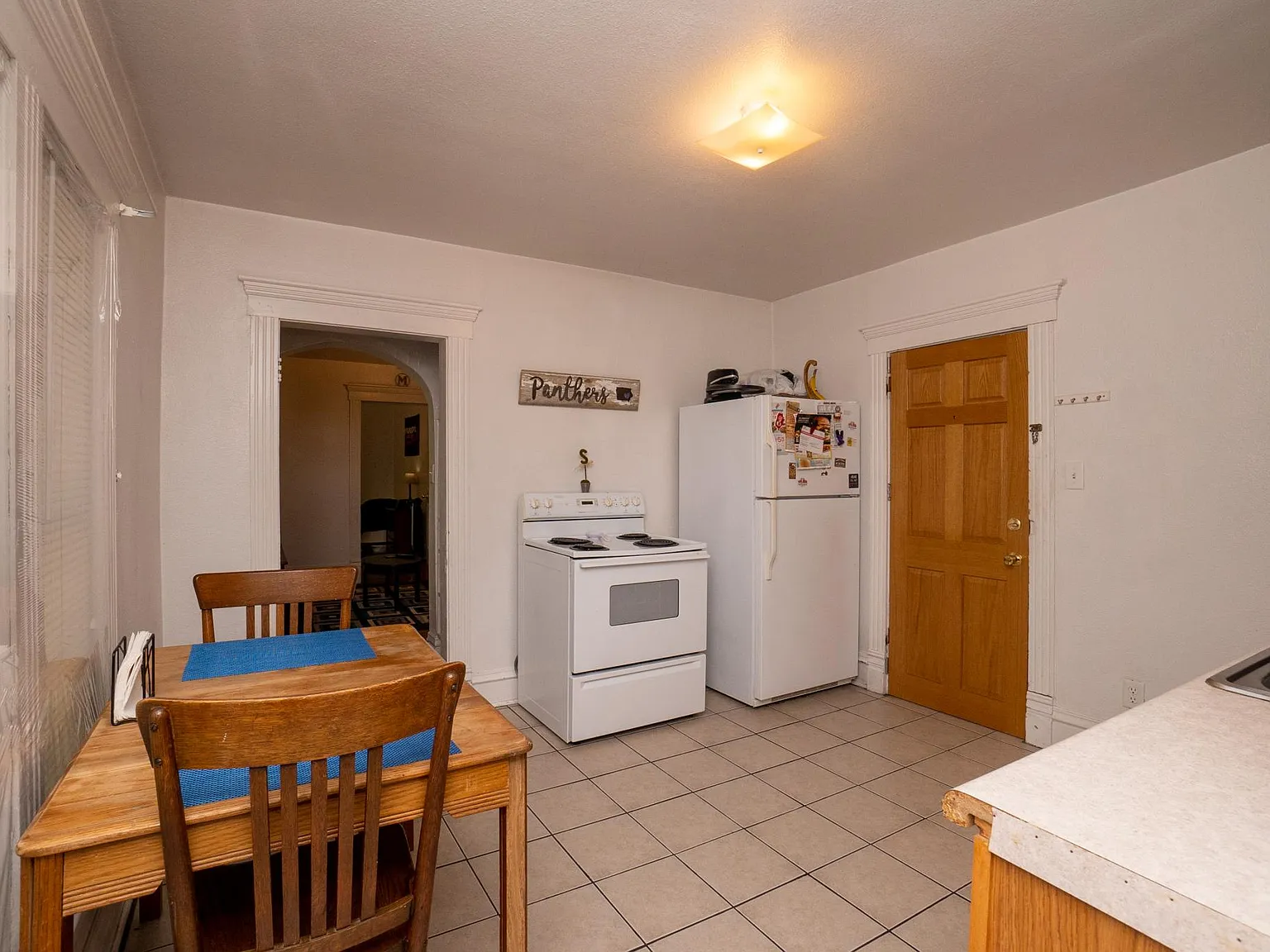 1 bed, 1000 sqft, $895 — Photo 2
