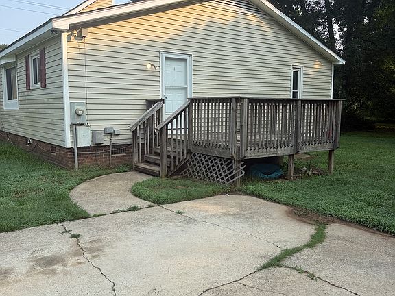 3rd image of 5897 Weddington Rd