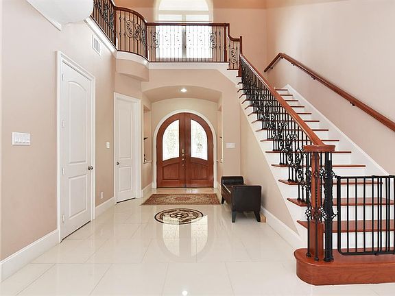 4th image of 8618 Thornberry Hollow Ct