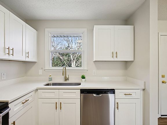 5th image of 4816 Jeffery Dr