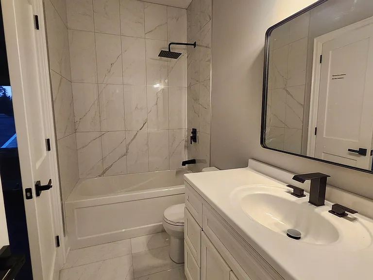 15 Stanley Ave — Photo 32