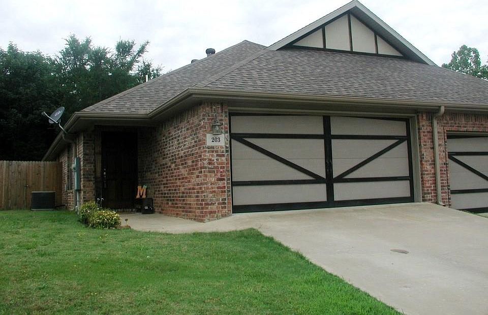 1st image of 203 S Woodsprings Dr