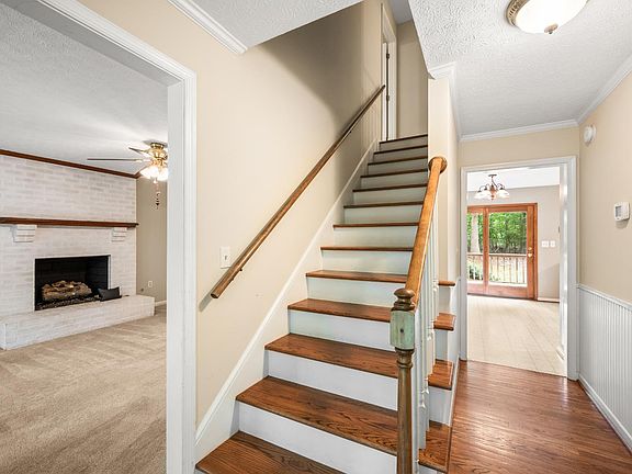 4th image of 202 Sheffey Dr