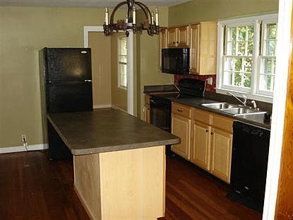 3rd image of 35 Horseshoe Dr