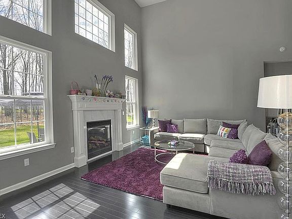 3rd image of 32679 Belmont Dr