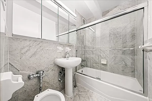 Rented by REAL New York | media 6