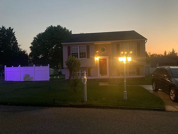 2nd image of 7716 Woodlawn Ave