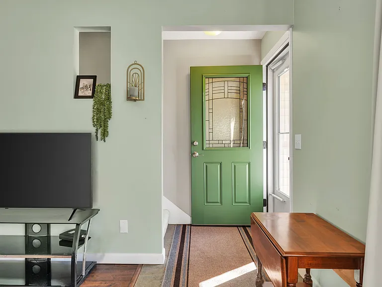 107 Beckley St — Photo 2