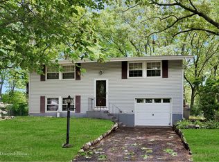 5 Stalker Ln, East Setauket, NY 11733