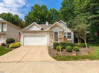 9020 Ashwood Ct, Olmsted Falls, OH 44138