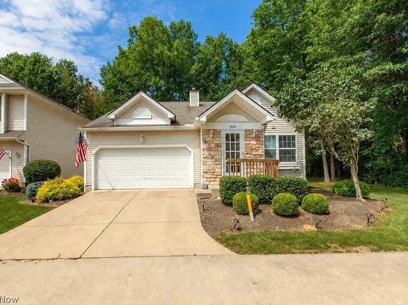 9020 Ashwood Ct, Olmsted Falls, OH 44138