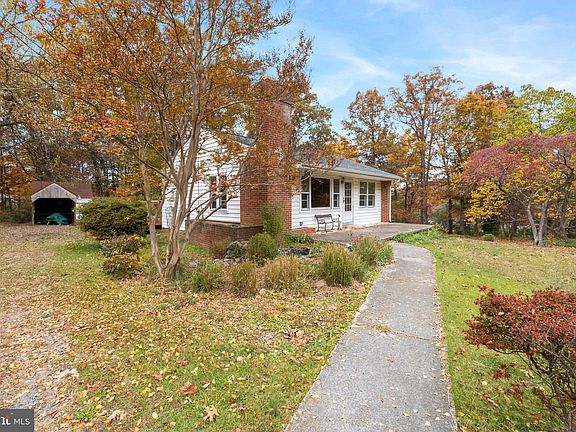 5th image of 203 Jenny Wren Dr