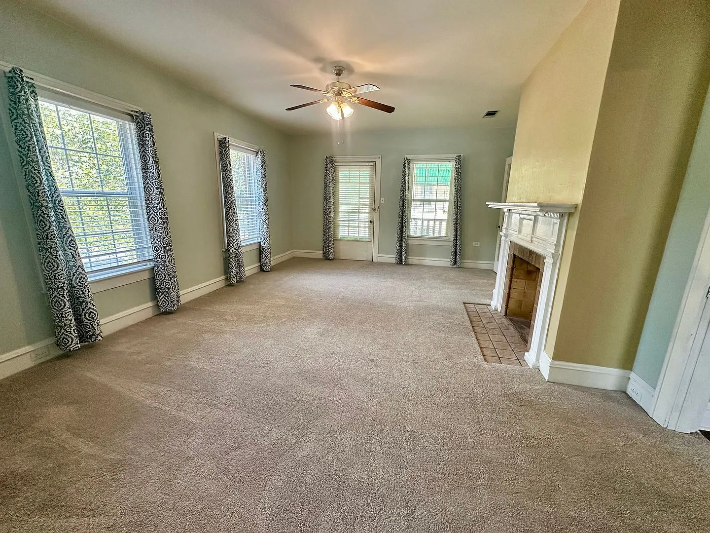 Available Now! Historic 2-Bedroom Upstairs Apartment — Photo 4