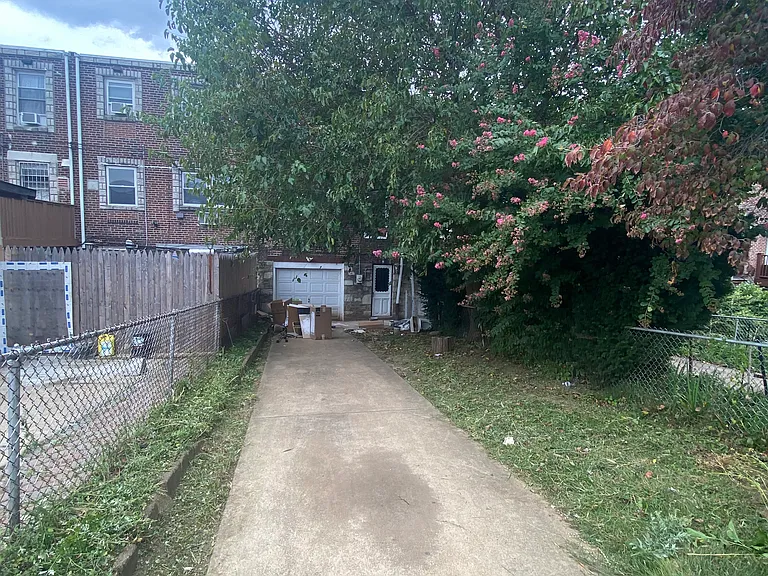 2939 Tyson Ave — Photo 14