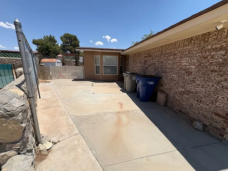 1616 Leslie Ann Ln — Photo 6