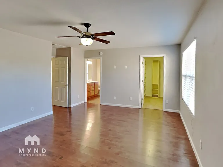 10668 S Silverbluff Dr — Photo 15