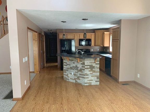 3rd image of 10226 N Lakeview Dr