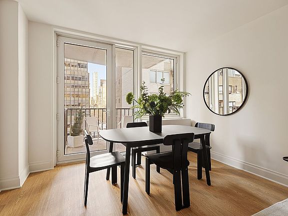 5th image of 212 E 47th St APT 11E