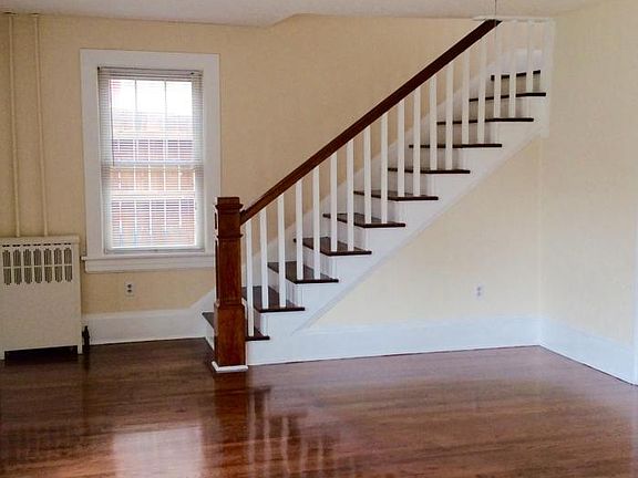 4th image of 3707 Round Hill Ave NW