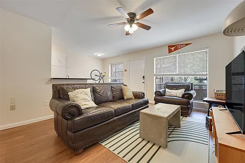 2207 Leon St Photo 1