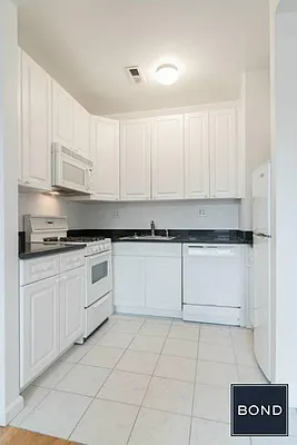 Rented by Bond New York | media 19