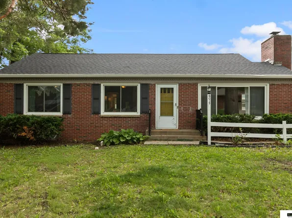 6015 Sumner St, Lincoln, NE 68506