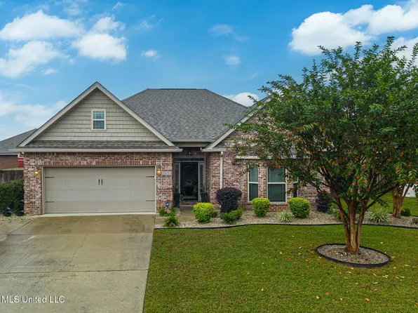 10450 Autumn Dr, Gulfport, MS 39503