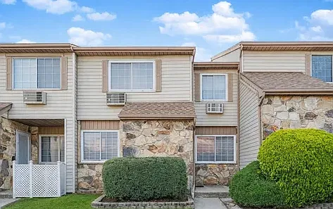 Elmwood Park Dr, Staten Island — Photo 1