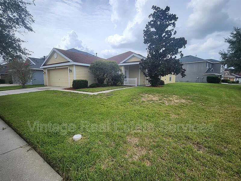 3 bed, 2.0 bath, 2098 sqft, $2,195 — Photo 2