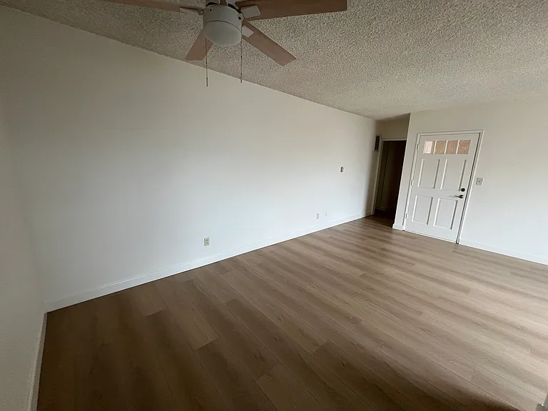 627 E Providencia Ave #G — Photo 5