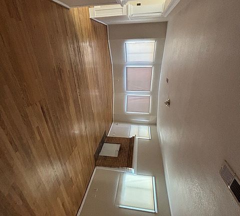 2nd image of 640 W Willow St