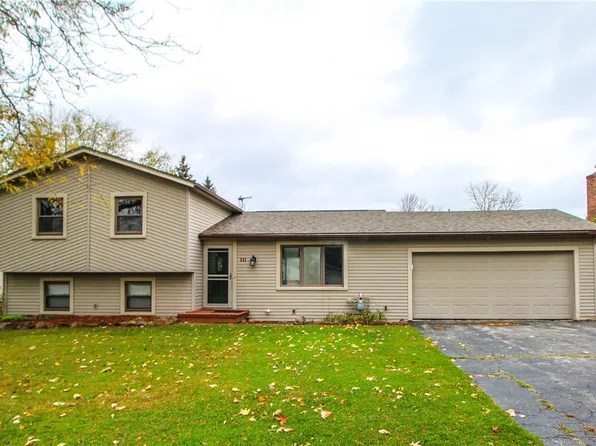 111 Long Wood Dr, Rochester, NY 14612