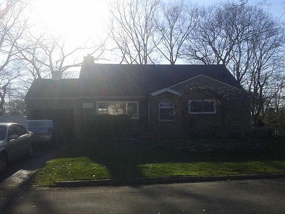 5th image of 28 Westwood Dr