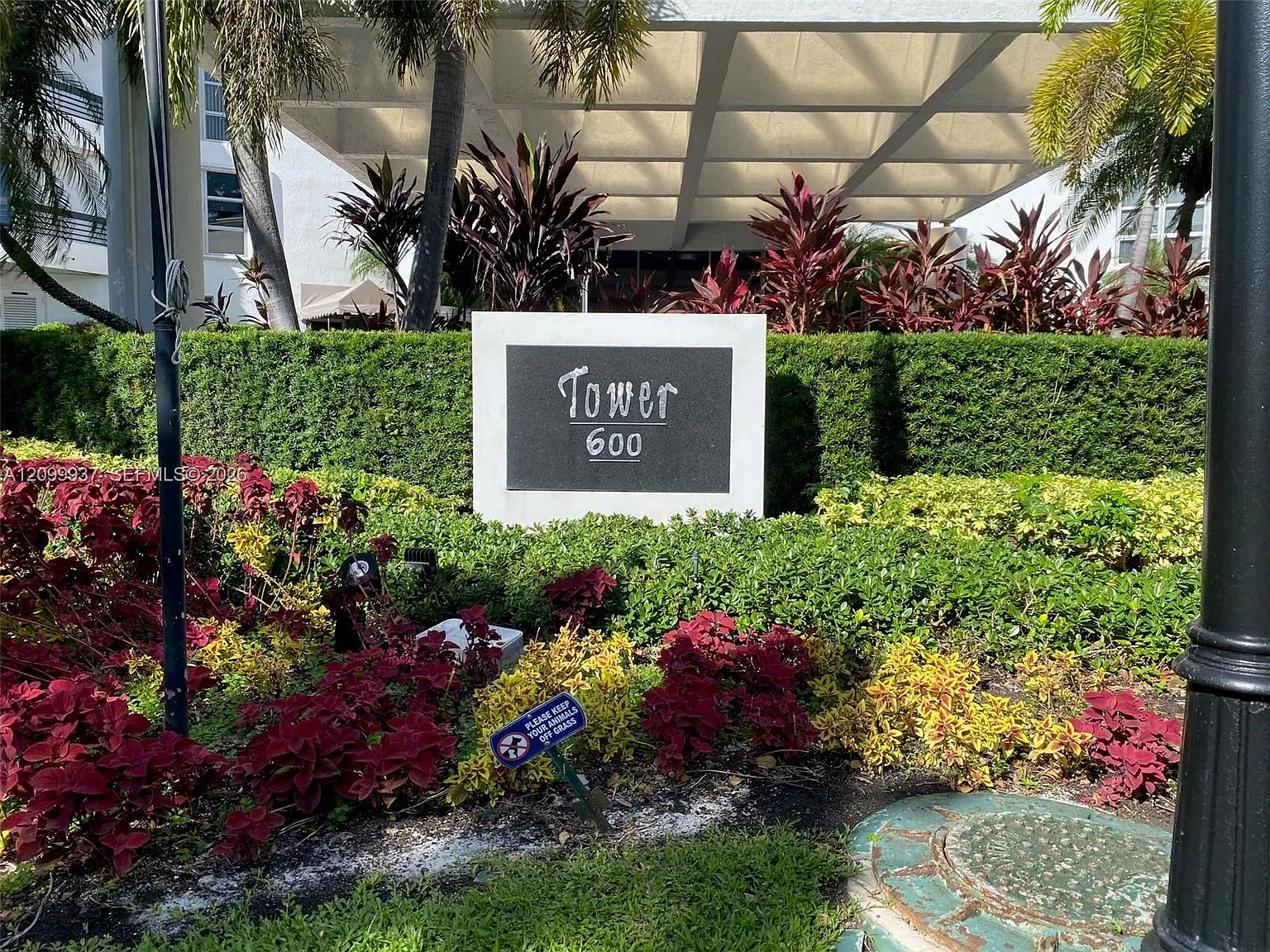 Mystic Pointe Tower 600 C — Photo 2