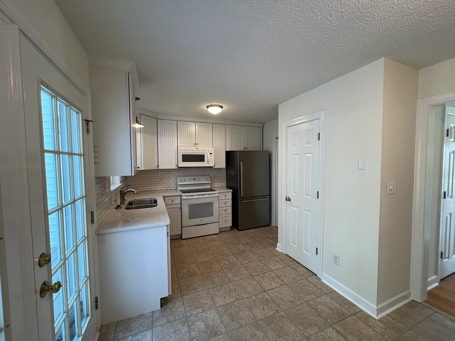 2 bed, 2.5 bath, 989 sqft, $1,700 — Photo 4