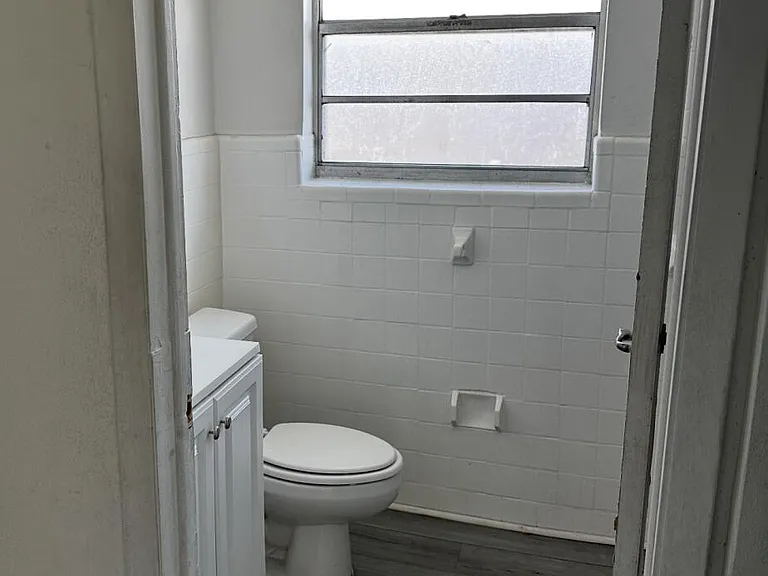 1120 N Sapodilla Ave #4 — Photo 7