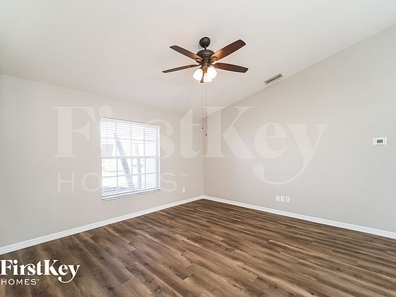 3rd image of 4829 SW 24th Ave