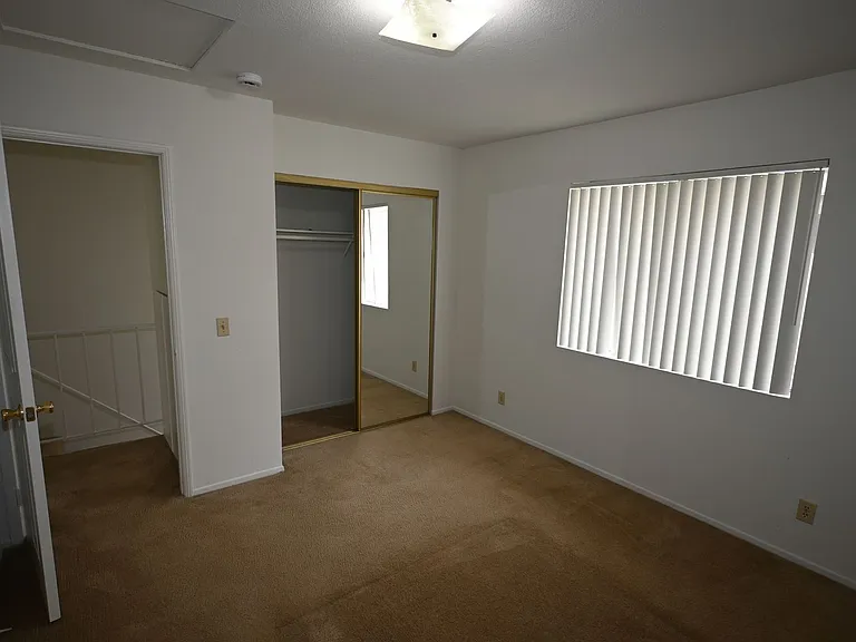 SAN6240 — Photo 12