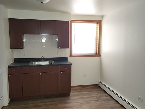 3rd image of 7631 W Belmont Ave