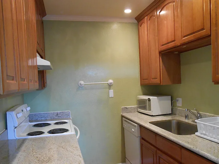 320 Curtner Ave #B — Photo 6