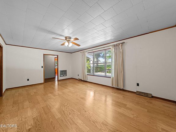 4th image of 149 Holbrook Ave