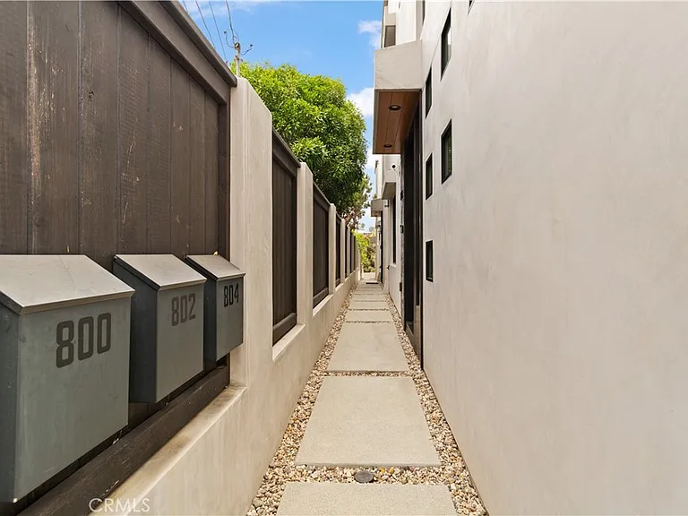 802 Bard St — Photo 38