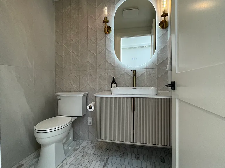 2822 Van Ness Ave — Photo 11