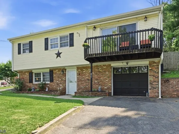 47 Summit Rd, Hamburg Boro, NJ 07419