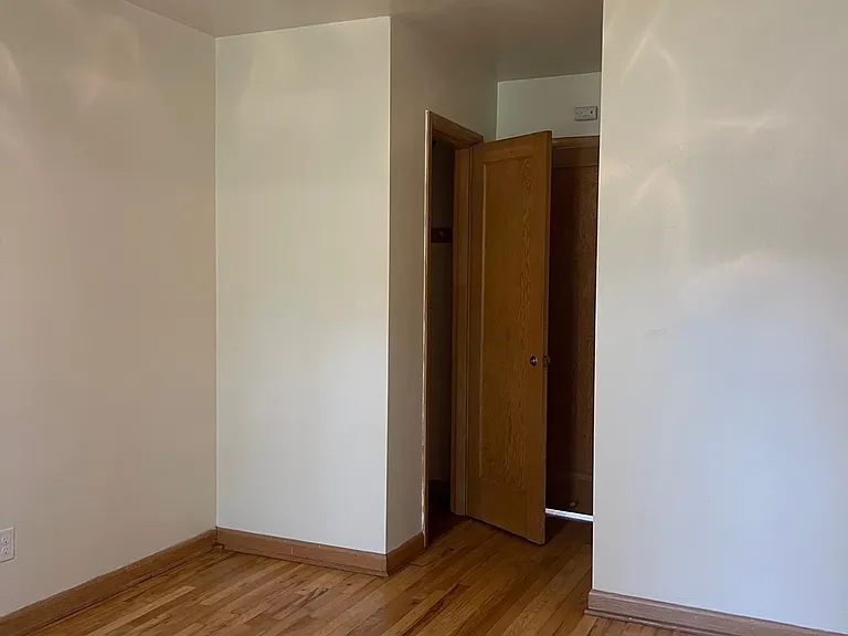 1x1 Bedroom and Closet