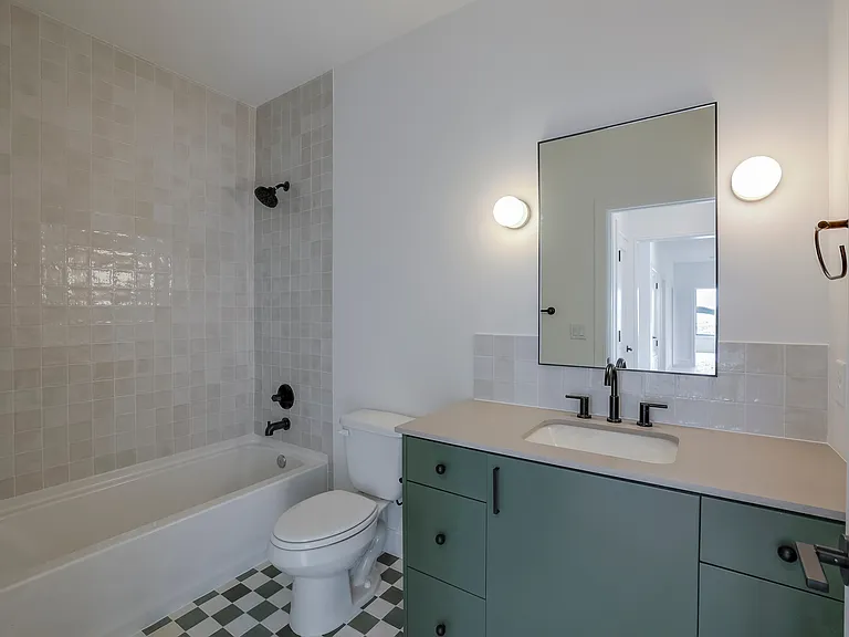 309 W Daggett Ave #207 — Photo 6