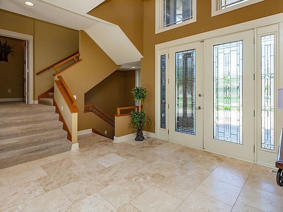 Grand 2-Story Foyer