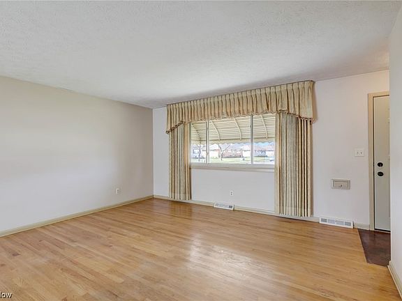 2nd image of 871 Audrey Dr