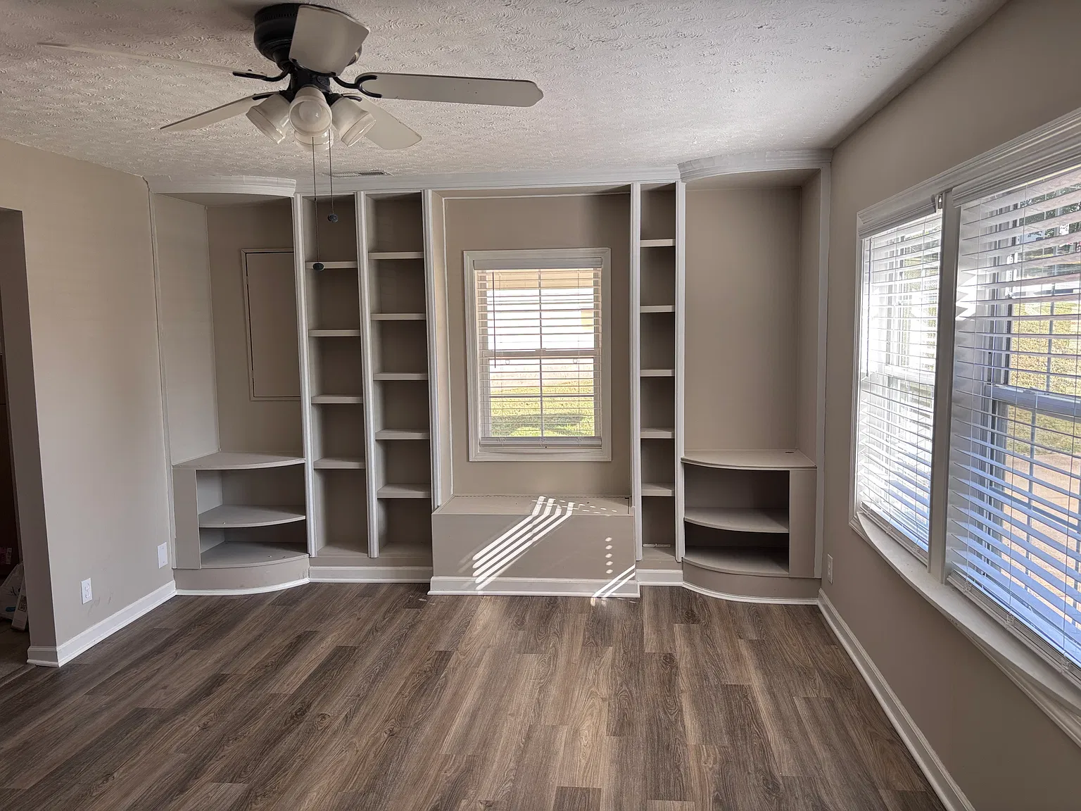3 bed, 1250 sqft, $1,575 — Photo 3