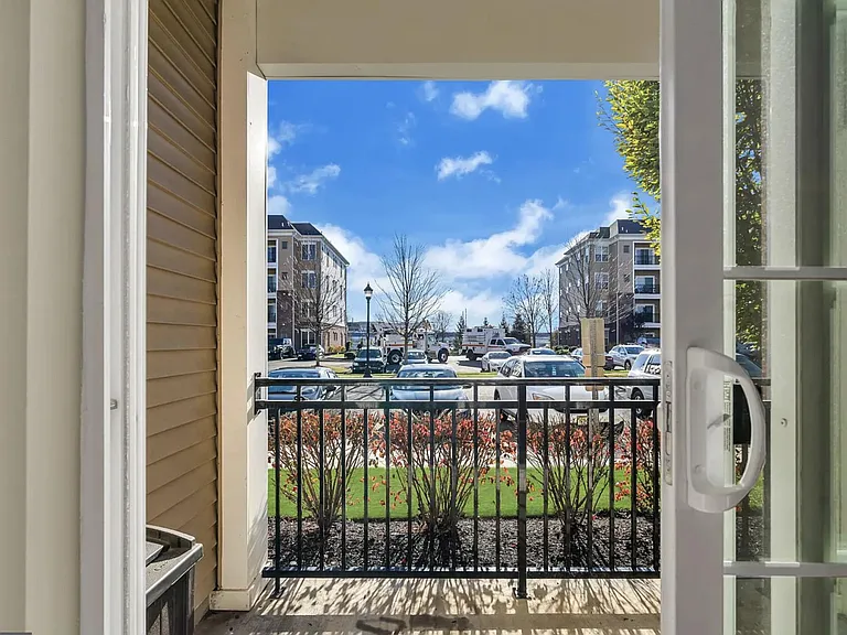 1113 Halifax Pl — Photo 13